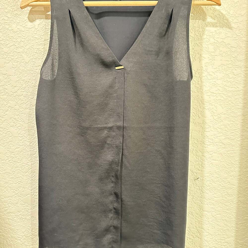 Express Sleeveless V-Neck Pleat Front Chiffon Shell Tank Top in Black